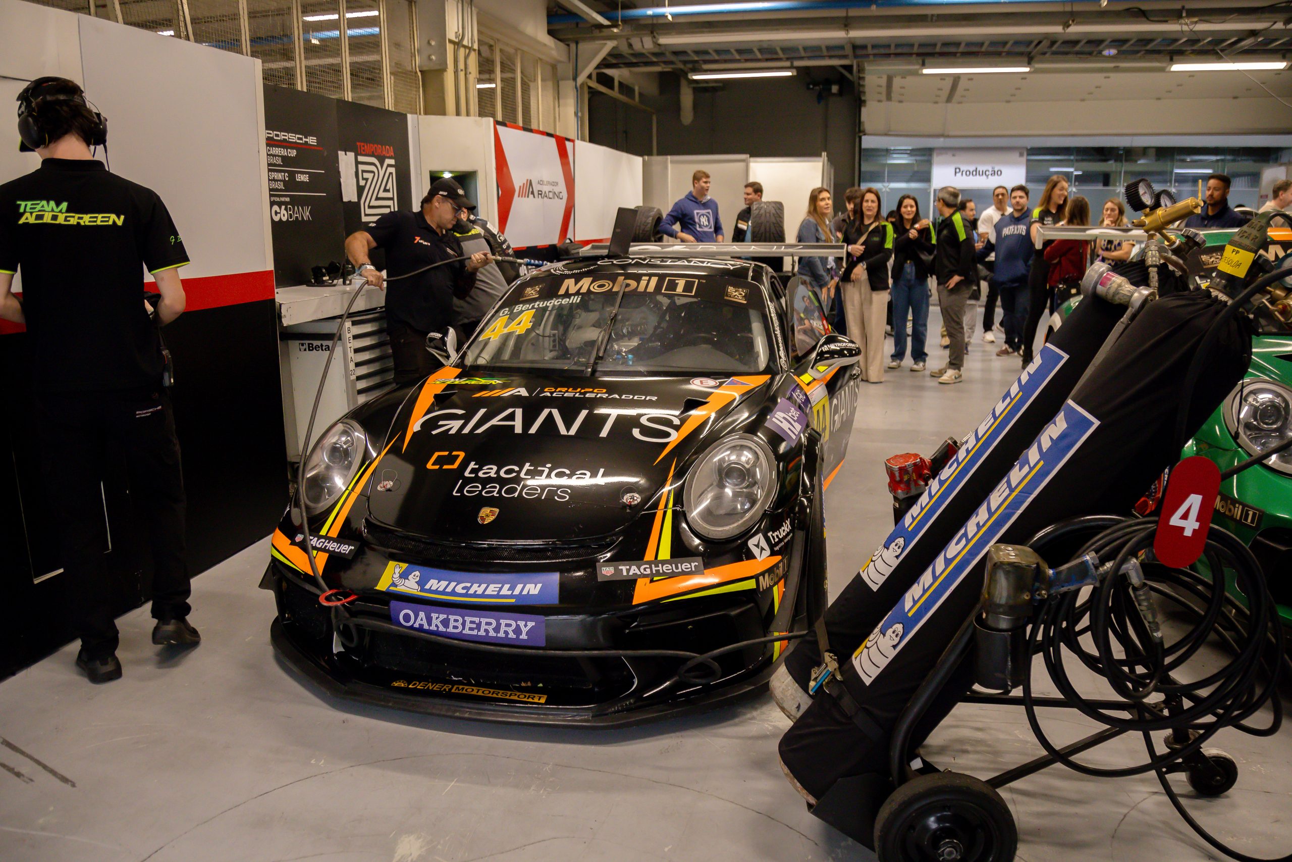 Como empresas podem se destacar patrocinando equipes e pilotos da Porsche Cup